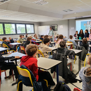Les 6B présentent leur proket aux autres élèves