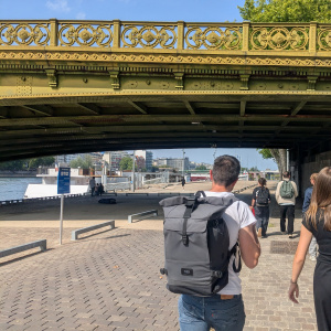 Entre FranceTV et la tur Eiffel, un peu de marche