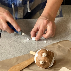 Tête de marionette en cours de fabrication 2