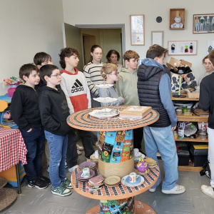 Les 6D visitent la boutique solidaire 2