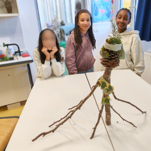 Alisa Awa Mirna et leur marionnette