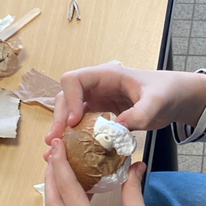 Tête de marionnette en cours de fabrication