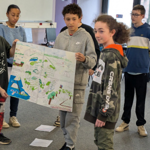 Mao présentant sa ville du futur XXL