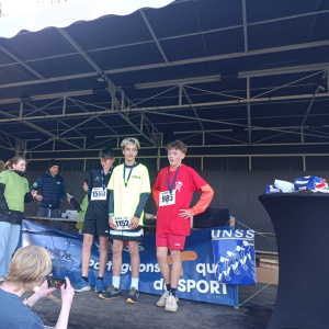 Podium des minimes garçons 1re année - nés en 2012 - avec la victoire de Redwan LAGGOUNE MAINGUY