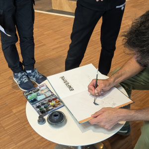 Renan Coquin dédicace sa BD pour le CDI